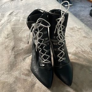 Mix 6 lace up two tone boots! Worn 2x!
